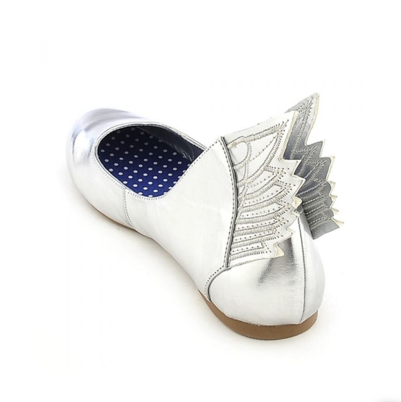 NIB Cool Silver winged flats Various sizes - Picture 6 of 11